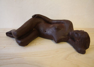 Sculpture artistique chocolat femme couchée
